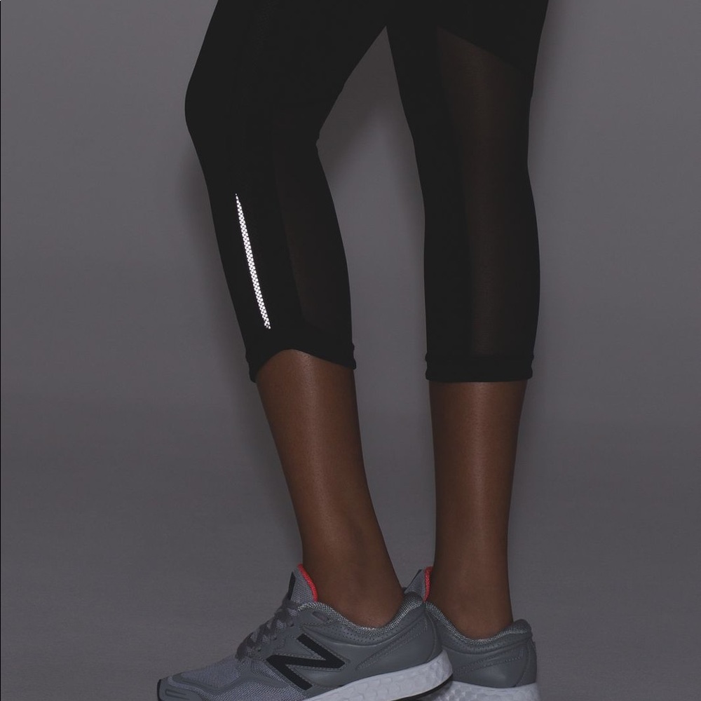Lululemon size 6 Hit It 21 in crop leggings